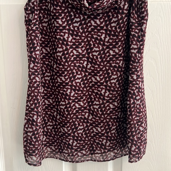 Cabi Venus Cowl Neck Sleeveless Chiffon Geometric Blouse - Picture 4 of 9